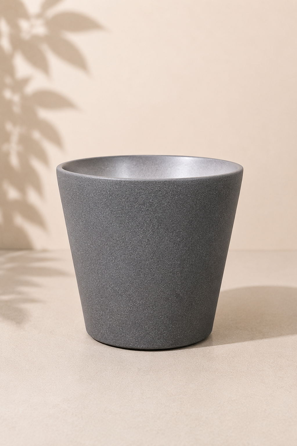 7 inch Calypso terracotta planter in Black