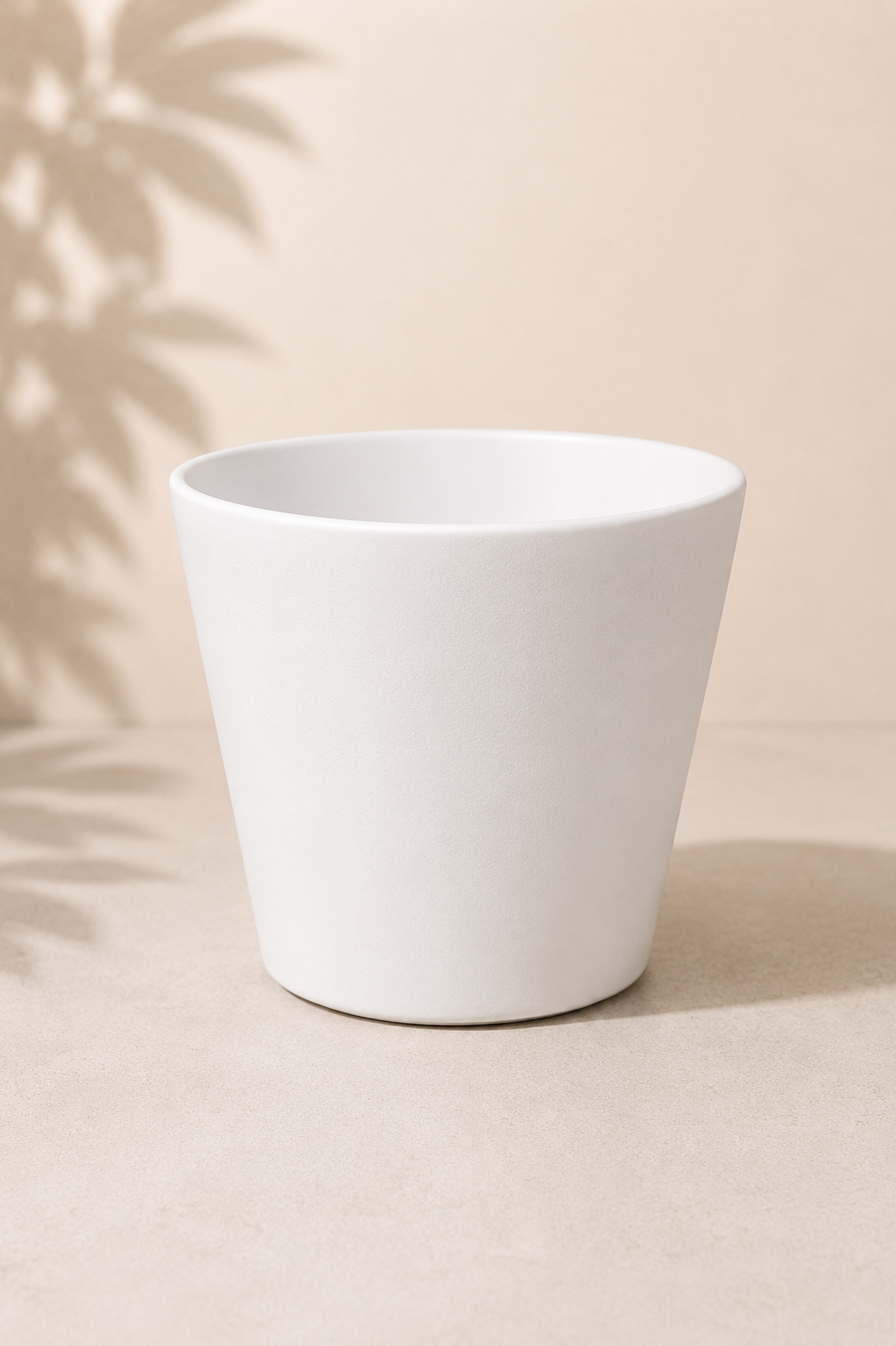 5 inch Calypso terracotta planter in Matte White