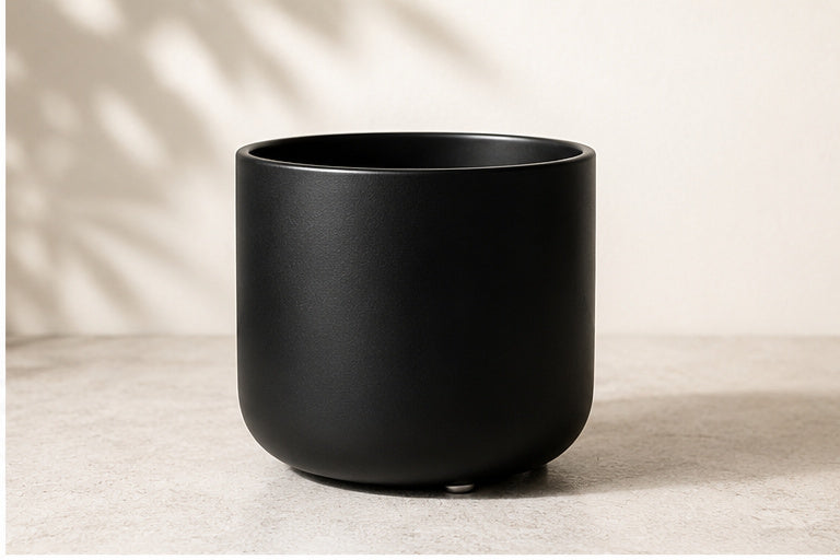 4.5 inch Element Pot in Matte Black for a 4 inch grower pot drop