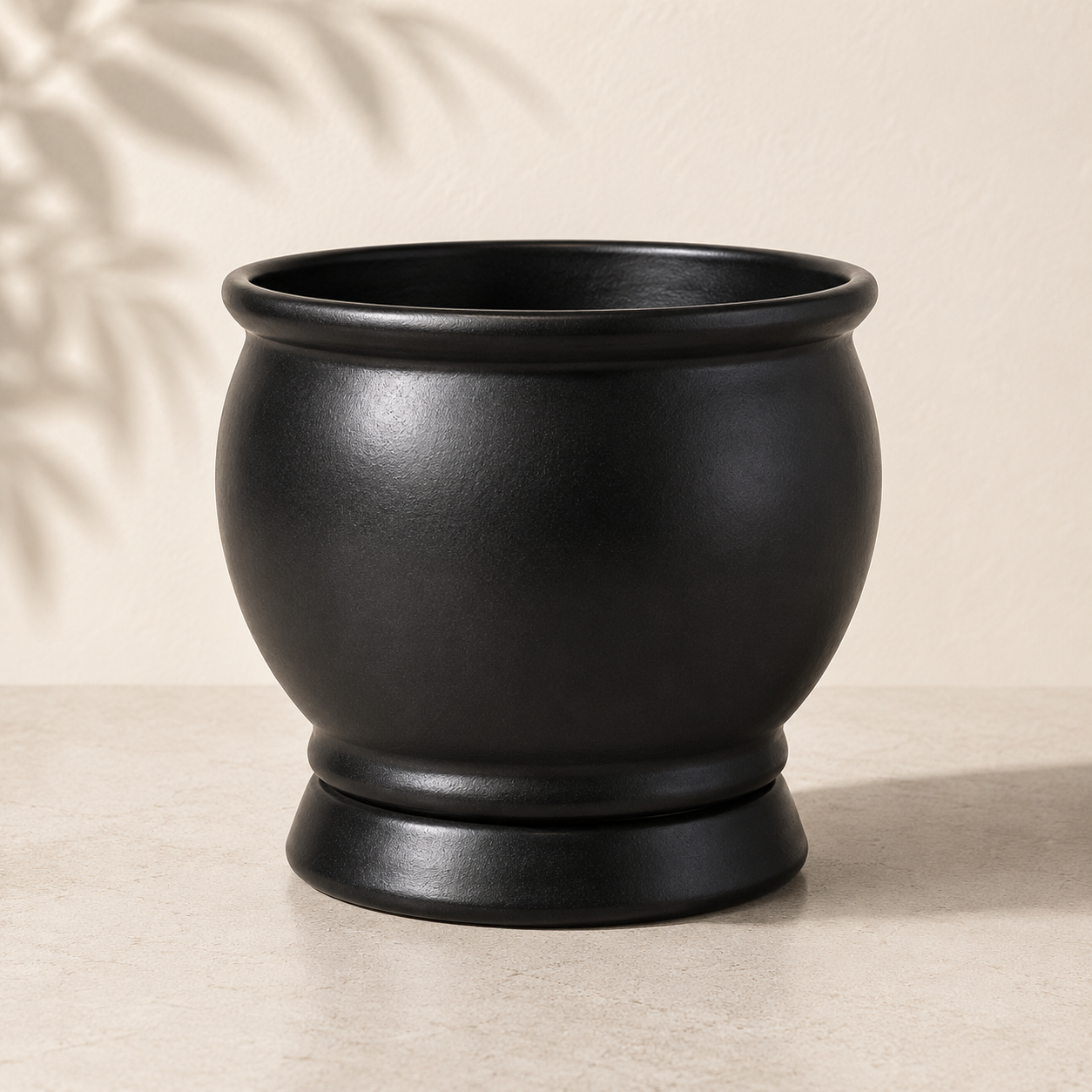Rhoda Round pot with detached saucer in Matte Black